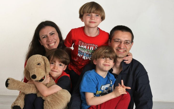 Mamma-con-tre-figli-autistici