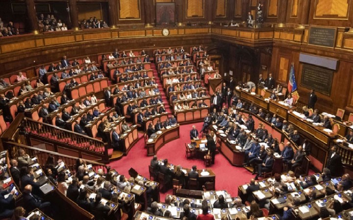 Il-Parlamento-batte-un-colpo